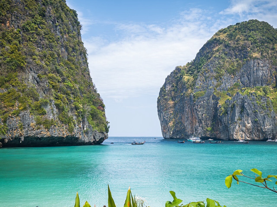 Turquoise tropical bay and limestone cliffs in southern Thailand