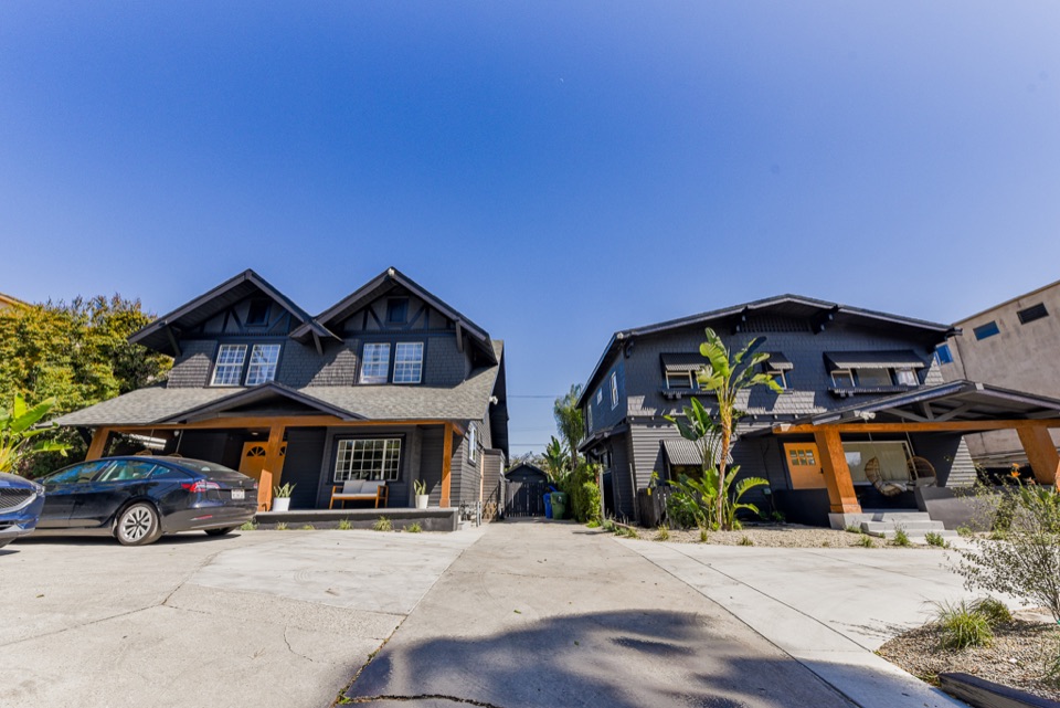 Numa Recovery Centers: Front driveway and craftsman residential buildings at the Los Angeles campus