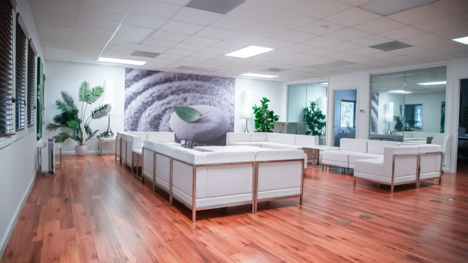 Oak Forest Recovery clinical therapy and lounge space in Westlake Village, California