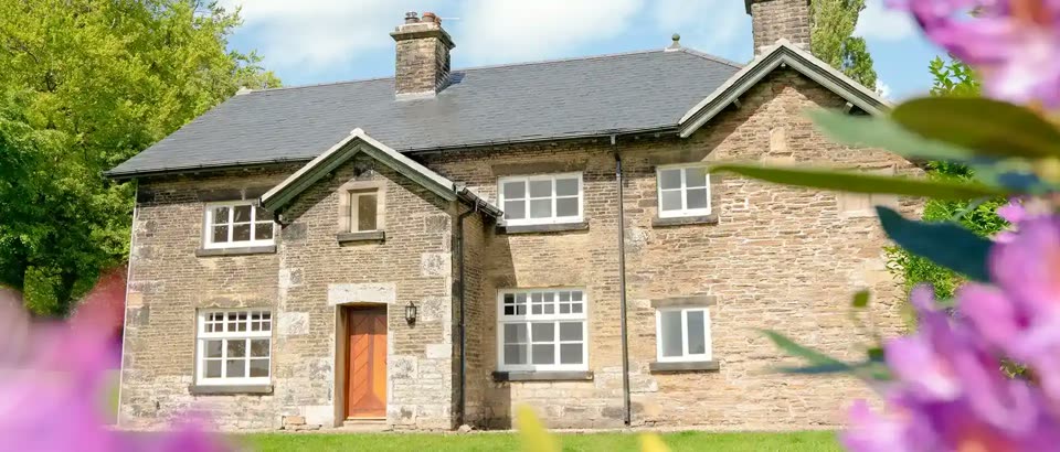 Steps Together Fenny Bank Cottage: Secluded private luxury cottage on the 350-acre Rainford Hall Estate
